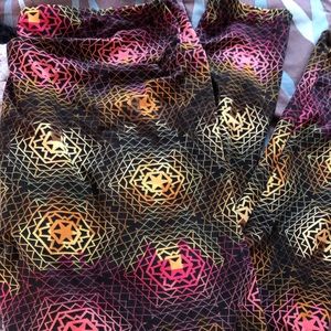 LuLaRoe multi pink color Tall & Curvy Leggings